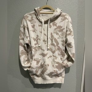 Men’s size small underarmour hoodie